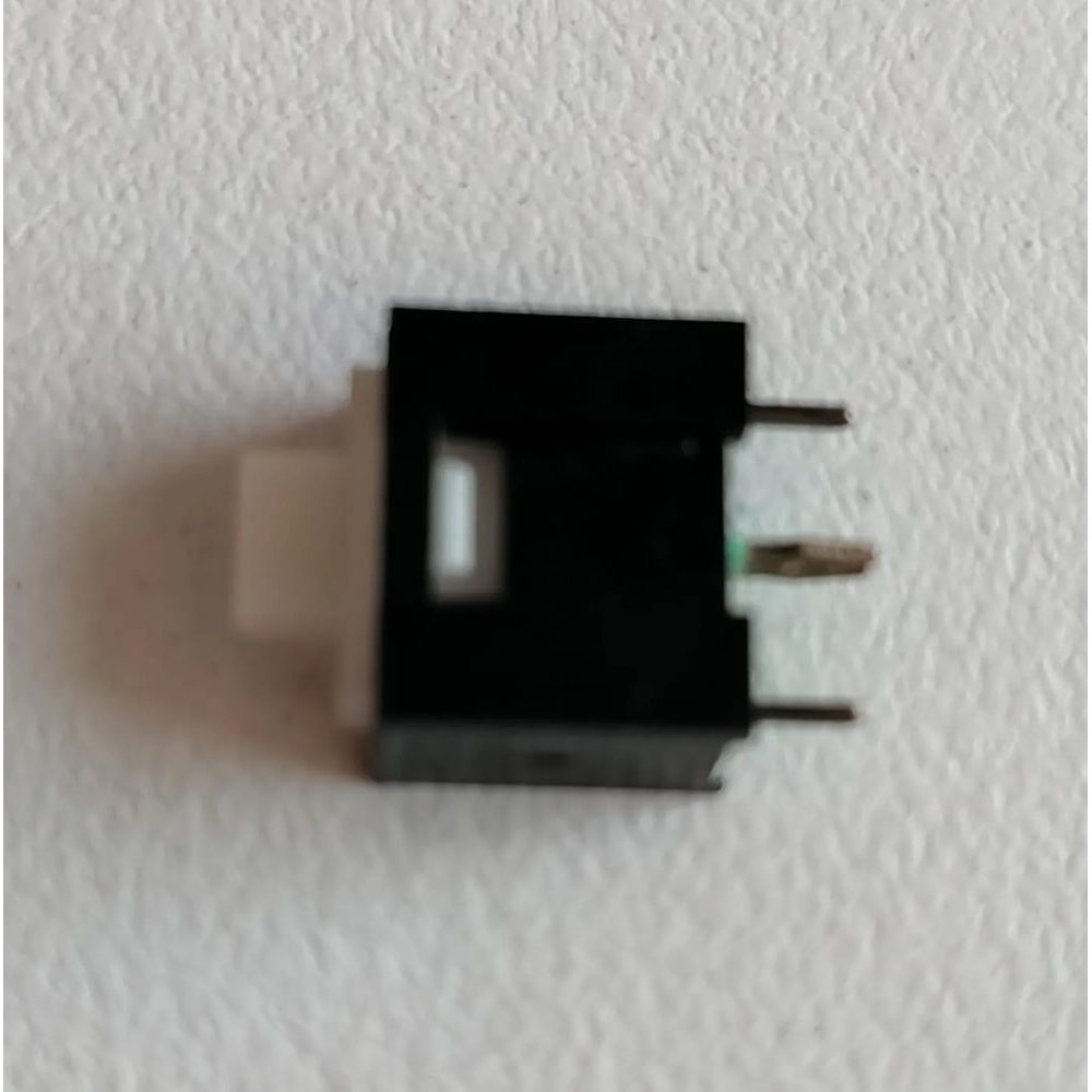 Pushbutton 3-pin switch
